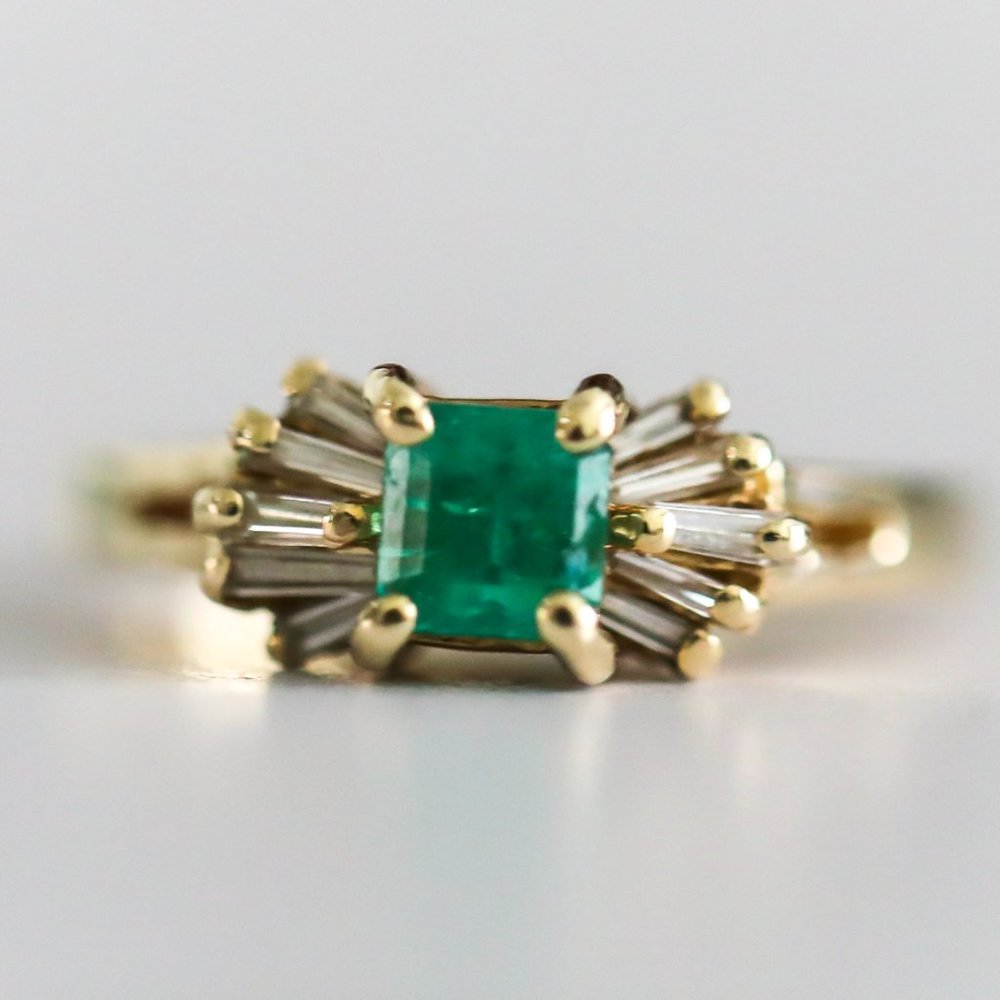 LADIES 14 KARAT YELLOW GOLD DIAMOND AND NATURAL EMERALD COCKTAIL RING